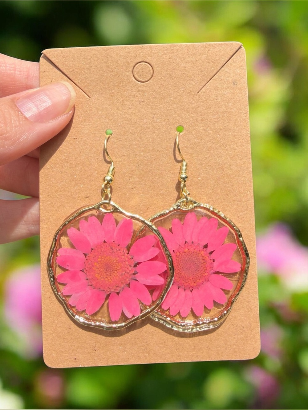 E1 Gold Floral Hoop Earrings with Pink Pressed Flower